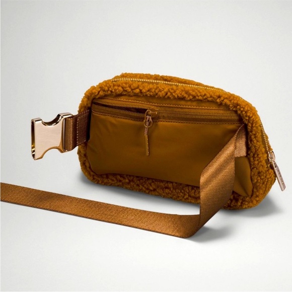 LULULEMON NWT fleece belt bag. - Picture 3 of 6
